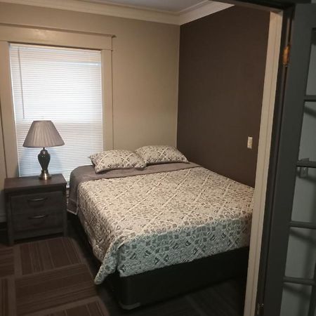 E. Michigan Walk Up Furnished 2 Bedroom Apt Lansing Luaran gambar