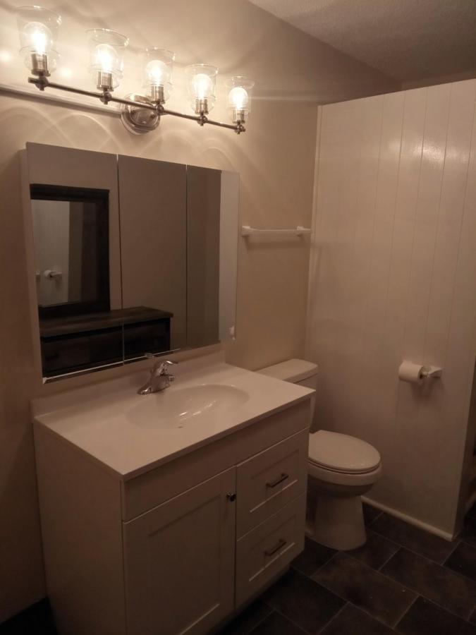 E. Michigan Walk Up Furnished 2 Bedroom Apt Lansing Luaran gambar