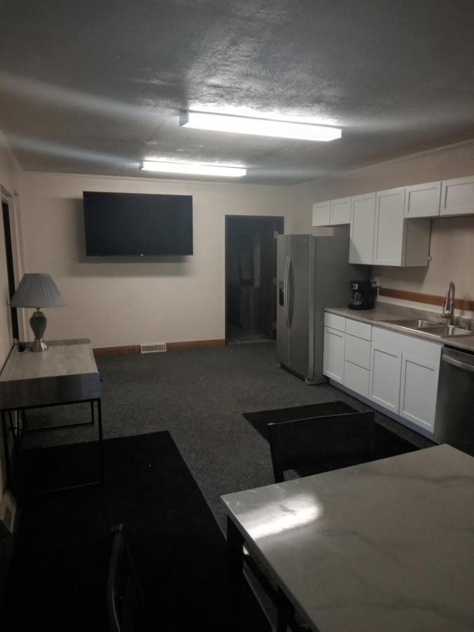 E. Michigan Walk Up Furnished 2 Bedroom Apt Lansing Luaran gambar